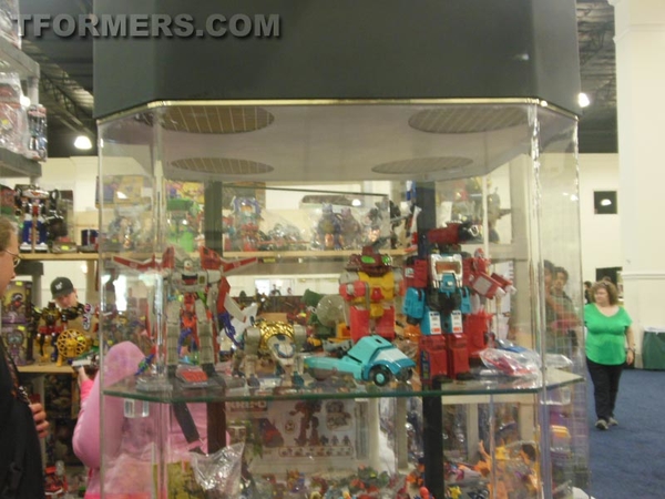 BotCon 2013   The Transformers Convention Dealer Room Image Gallery   OVER 500 Images  (569 of 582)